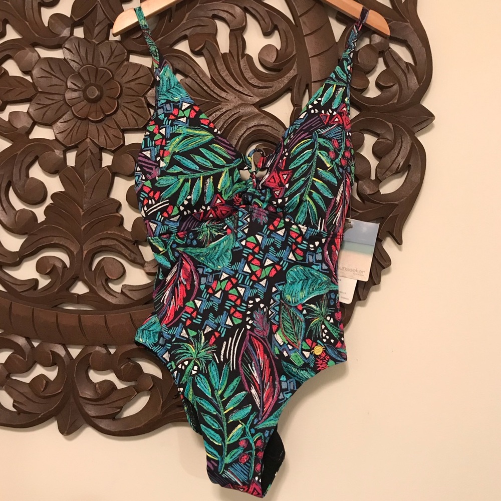 Sunseeker Australia one piece swim suit size 4 US.